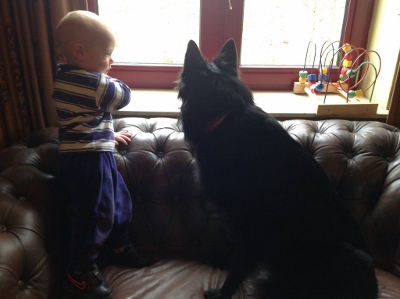 Samen spelen op de bank